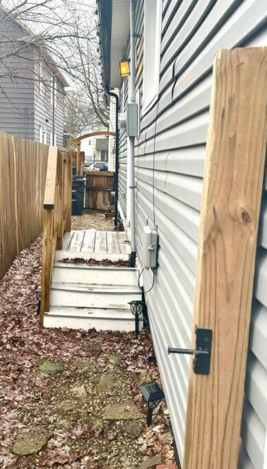 Little House On 47Th Apartment Cleveland Exterior photo