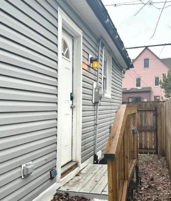 Little House On 47Th Apartment Cleveland Exterior photo